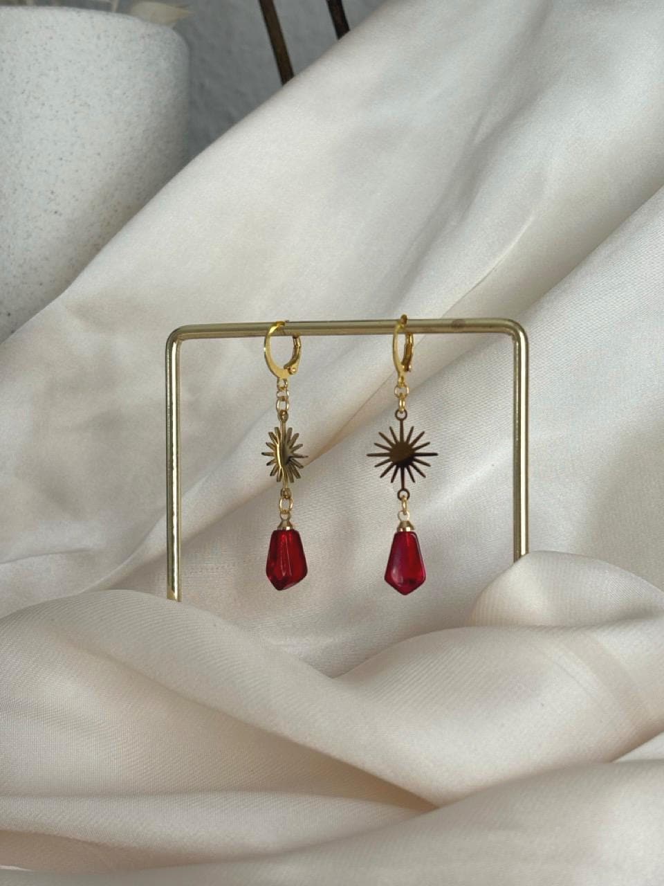 Bysuzi - Hängeohrringe Mit Granatapfel/Sonnenanhänger Jin Jiyan Azadi Kurdi Geschenkidee Alltagsschmuck von Makrameebysuzi