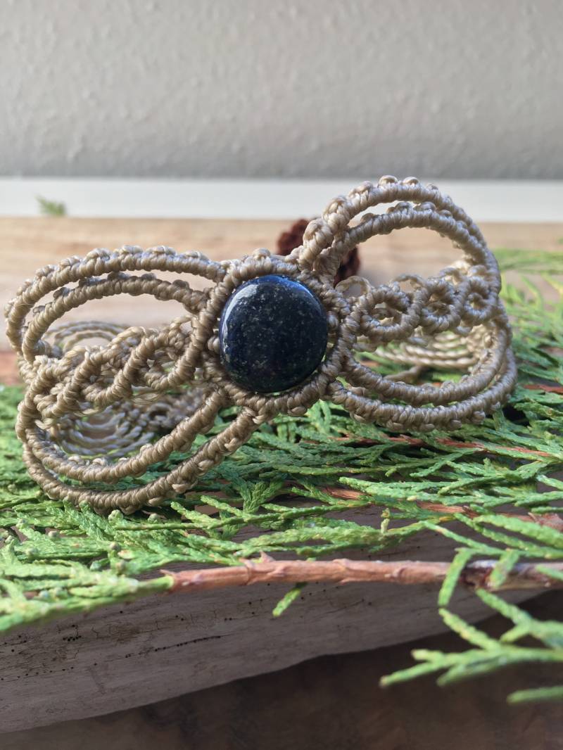 Makramee-Armband Lapislazuli-Edelstein Verstellbares Armband Für Frauen Heilschmuck Handgefertigtes von Makramente