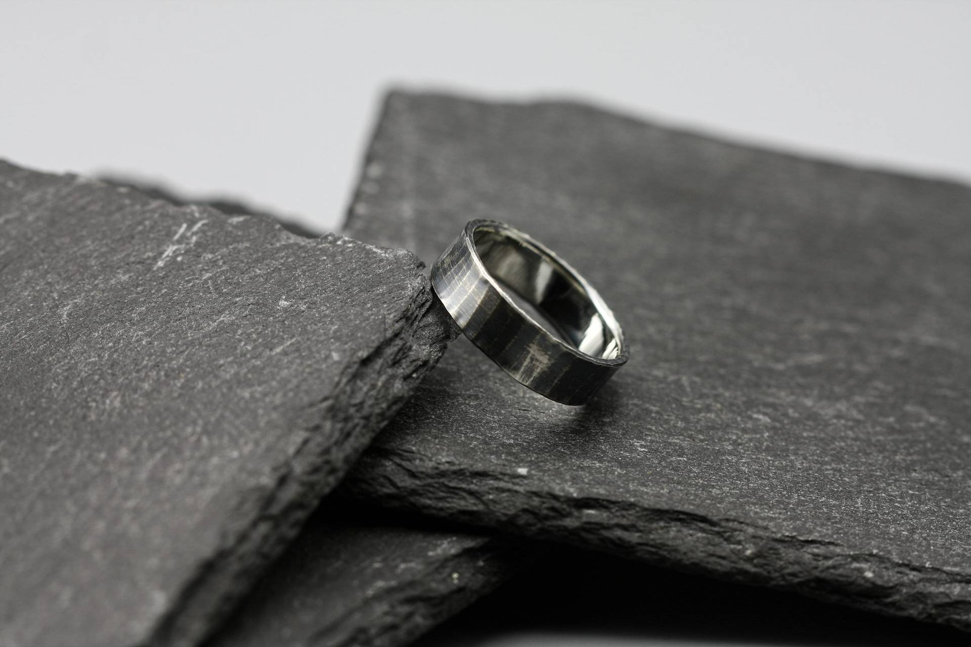 Gehämmert Und Oxidiert Silber Herrenring, Rustikaler Ring Gehämmert Und Oxidiert Silber Herrenring, Rustikaler Ring von MaksimoffDesigns