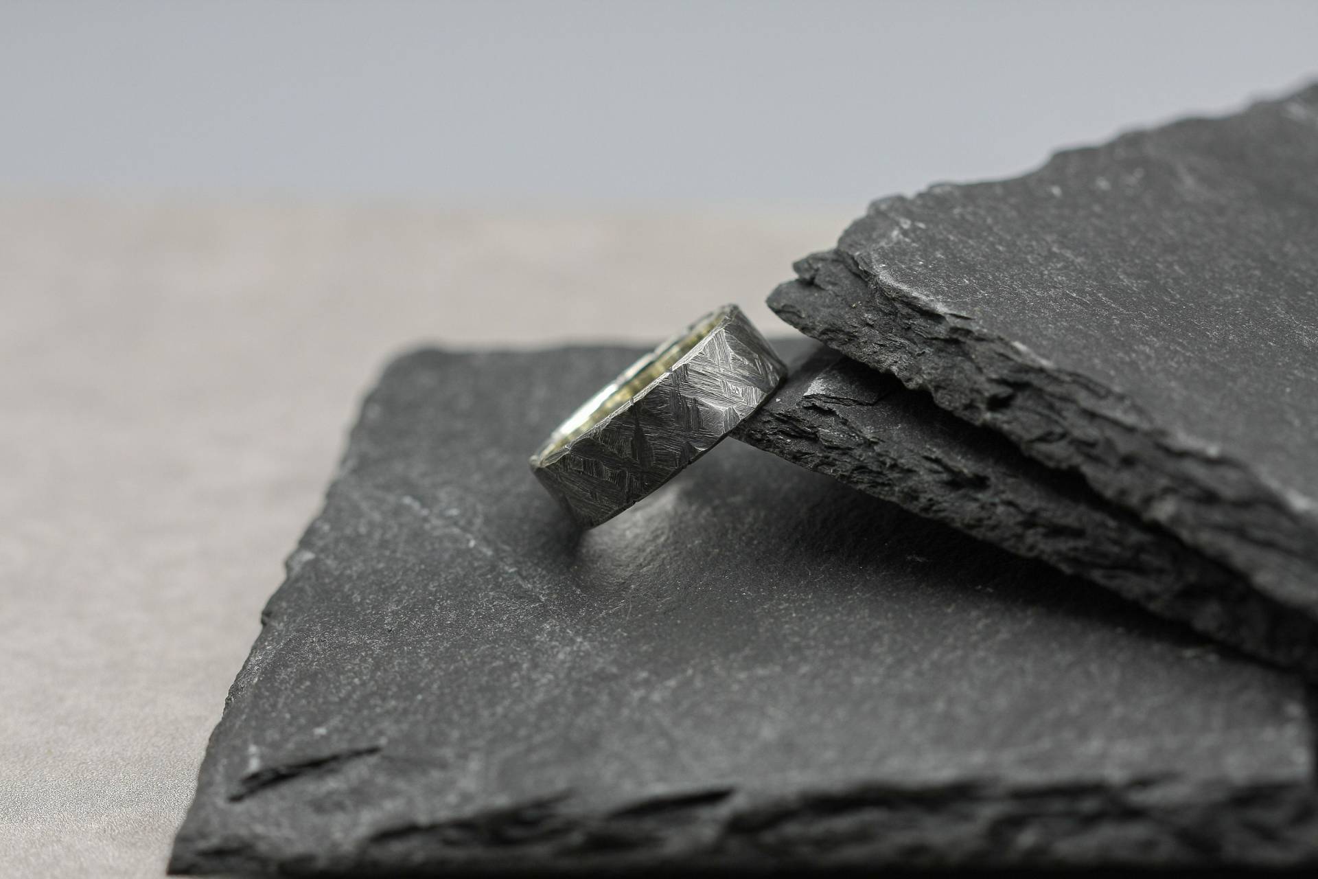 Verkratzter Silberring, Männerring, Beunruhigt Verkratzter Silberring, Männerring, Beunruhigt von MaksimoffDesigns