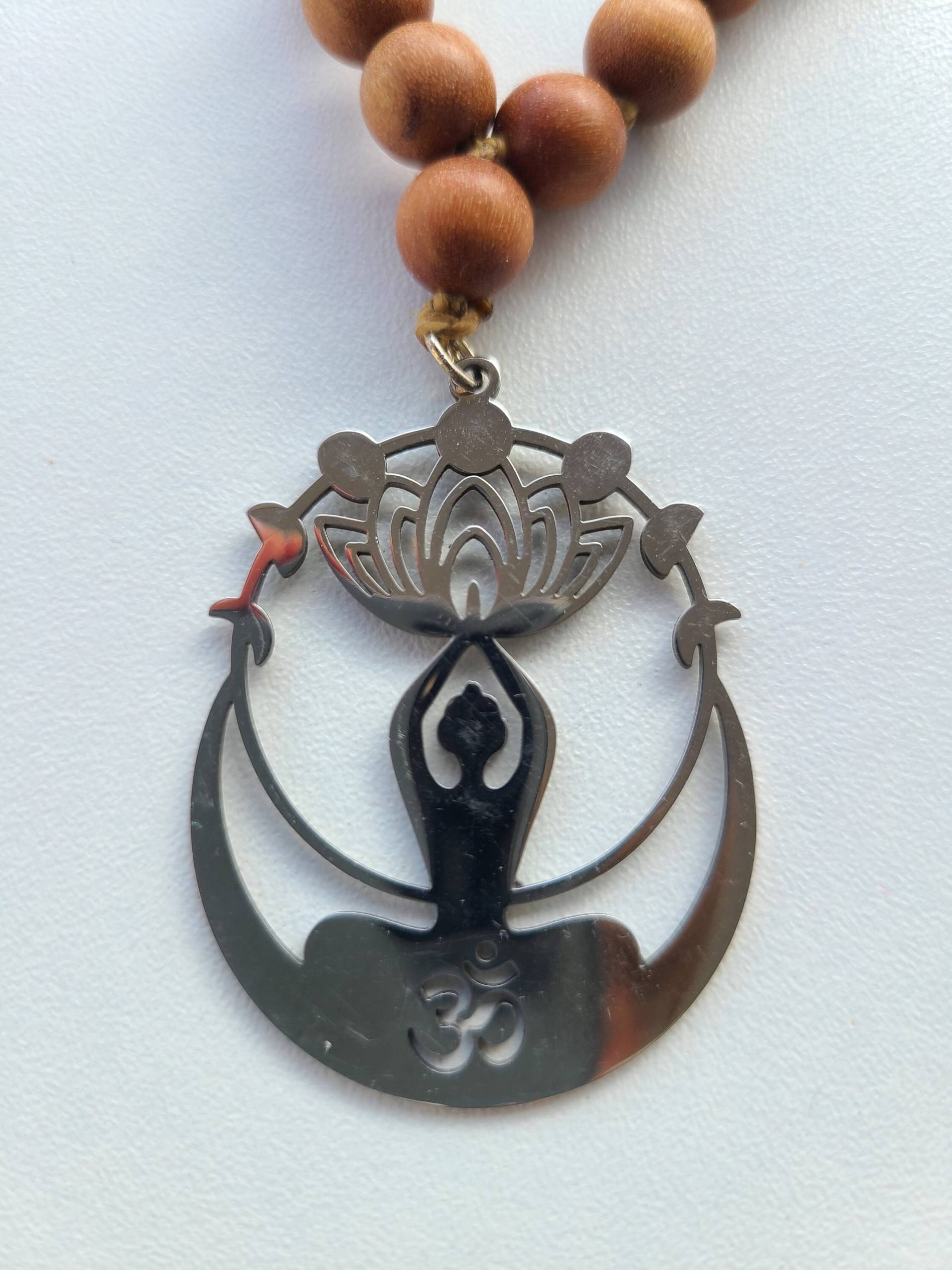 Mala Aus Sandelholz Und Anhänger Edelstahl Mala Aus Sandelholz Und Anhänger Edelstahl von MalaGems