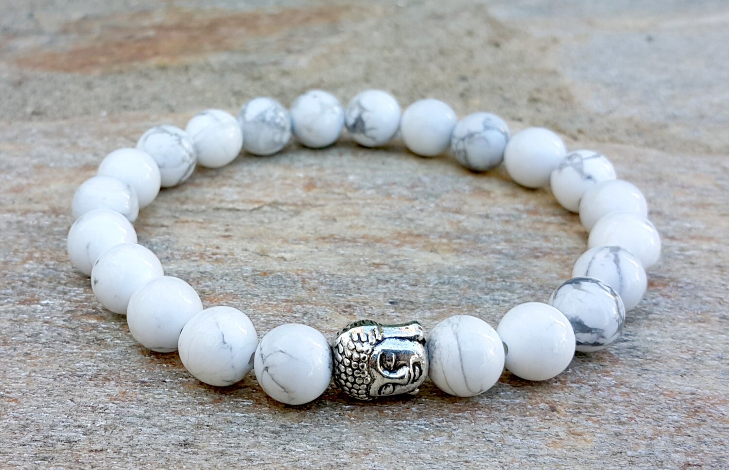 Weiße Howlith Buddha Armband, Yoga Schmuck, Edelstein Meditation Armband Mala von MalaLovebeads