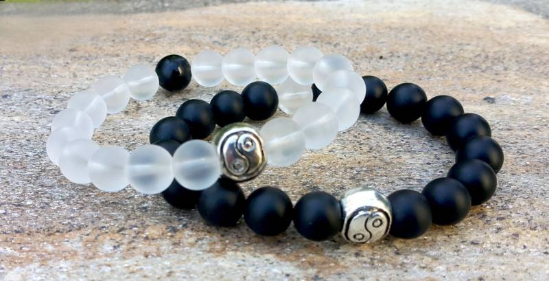 Yin Yang Armband Set Schwarzer Onyx, Schnee Quarz, Freundschaftsschmuck von MalaLovebeads
