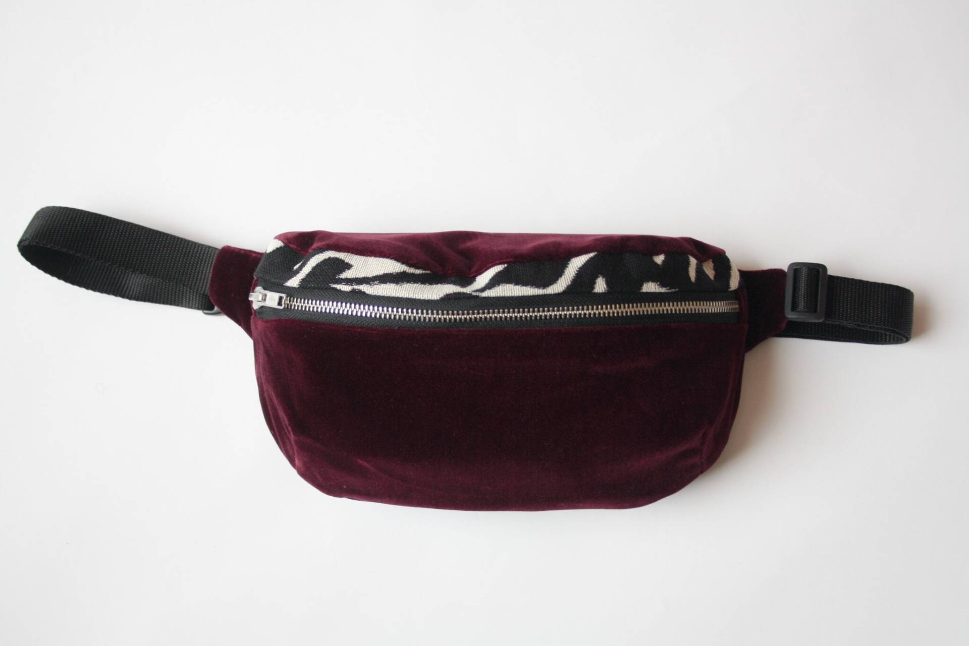 Hip Bag Samt - Dunkel Rot Zebra Hip Bag Samt - Dunkel Rot Zebra von MalaikaManufaktur