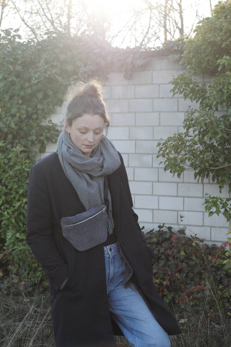 Small Hip Bag Grau von MalaikaManufaktur