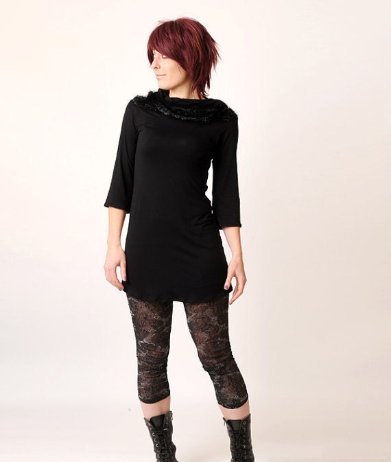 Lange Schwarze Tunika Top - Schwarze Jersey Damen Mit Schwarzen Rüschen Jede Größe, Malam von Malam