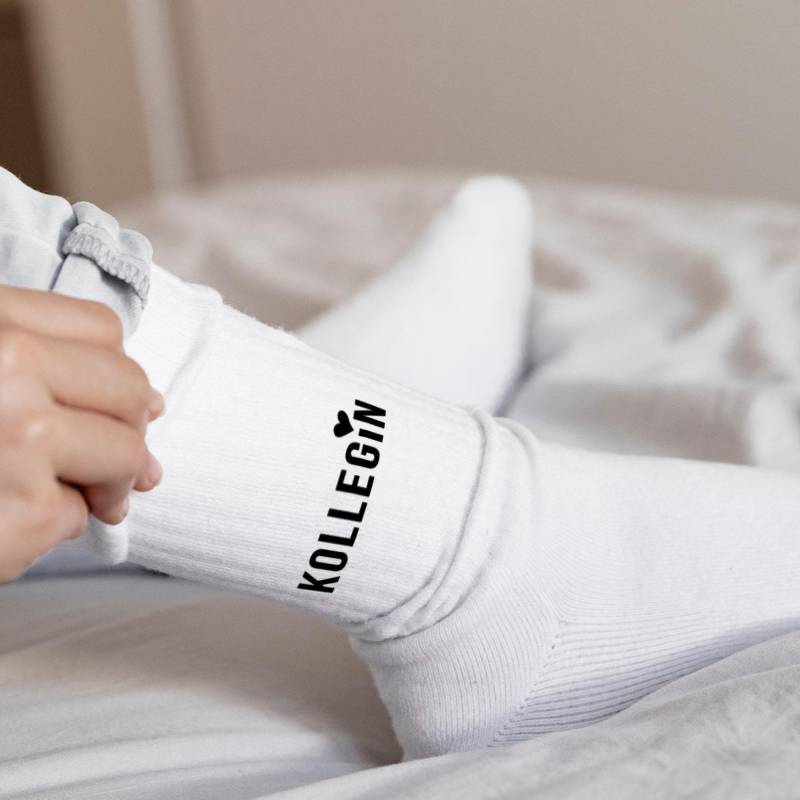 Geschenk Kollegin Weiße Socken Mit Aufdruck „Kollegin" | Bio Baumwolle, Größen 32-46 Abschiedsgeschenk, Weihnachtsgeschenk Und Geburtstag von MaldetMOMENTS