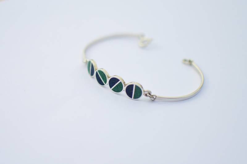 Armband Aus Sterling Silber - Blaue Und Grüne Kreise Farbstein Inlay von MaldonadoJewellery