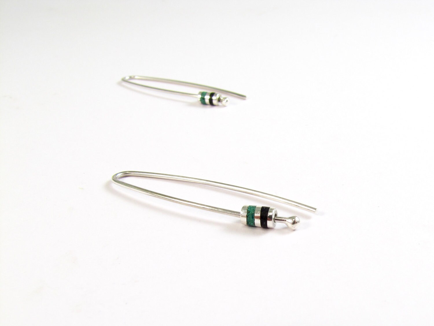Minimal Ohrringe - Sterling Silber Schwarz Und Grün Minimal Ohrringe - Sterling Silber Schwarz Und Grün von MaldonadoJewellery