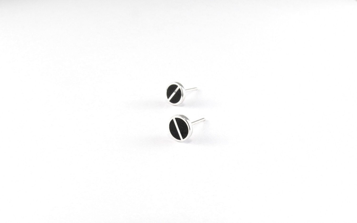 Minimale Ohrstecker - Schwarze Ohrringe Sterling Silber 925 Minimale Ohrstecker - Schwarze Ohrringe Sterling Silber 925 von MaldonadoJewellery
