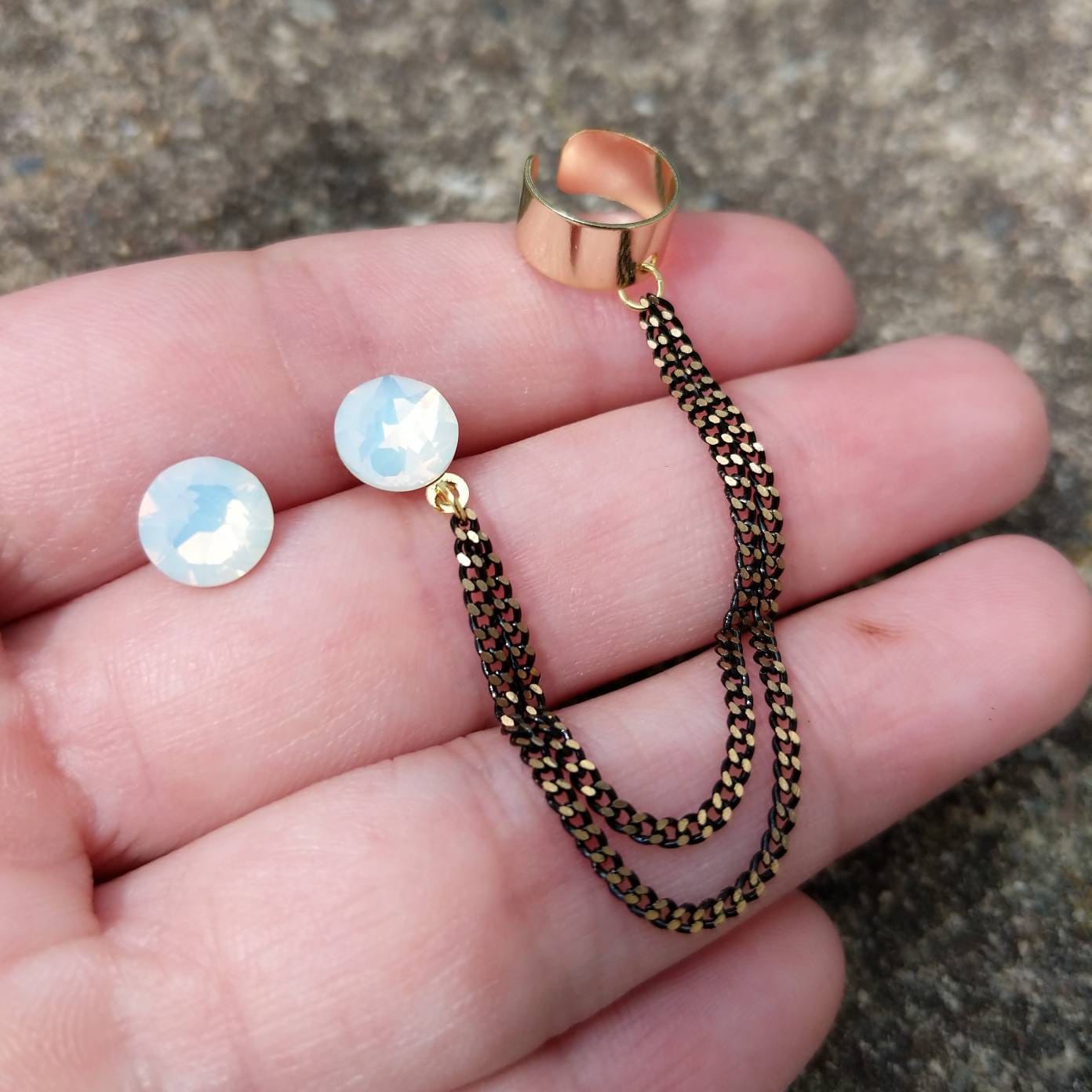 Ear Cuff Ohrringe, Bolzen Ohrmanschetten-Ohrringe Mit Swarovski-Kristallen, Viele Farben Ear Cuff Ohrringe, Bolzen Ohrmanschetten-Ohrringe Mit Swarovski-Kristallen, Viele Farben von MaleenaJewelry