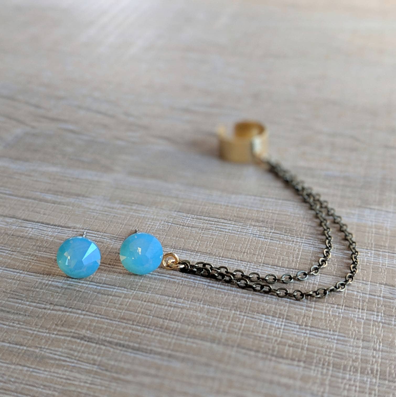 Kristall Ohr Manschetten Ohrringe, Ohrringe Mit Swarovski Kristallen, Ohrstecker, Ohrstecker Kette Und Manschette Kristall Ohr Manschetten Ohrringe, Ohrringe Mit Swarovski Kristallen, Ohrstecker, Ohrstecker Kette Und Manschette von MaleenaJewelry