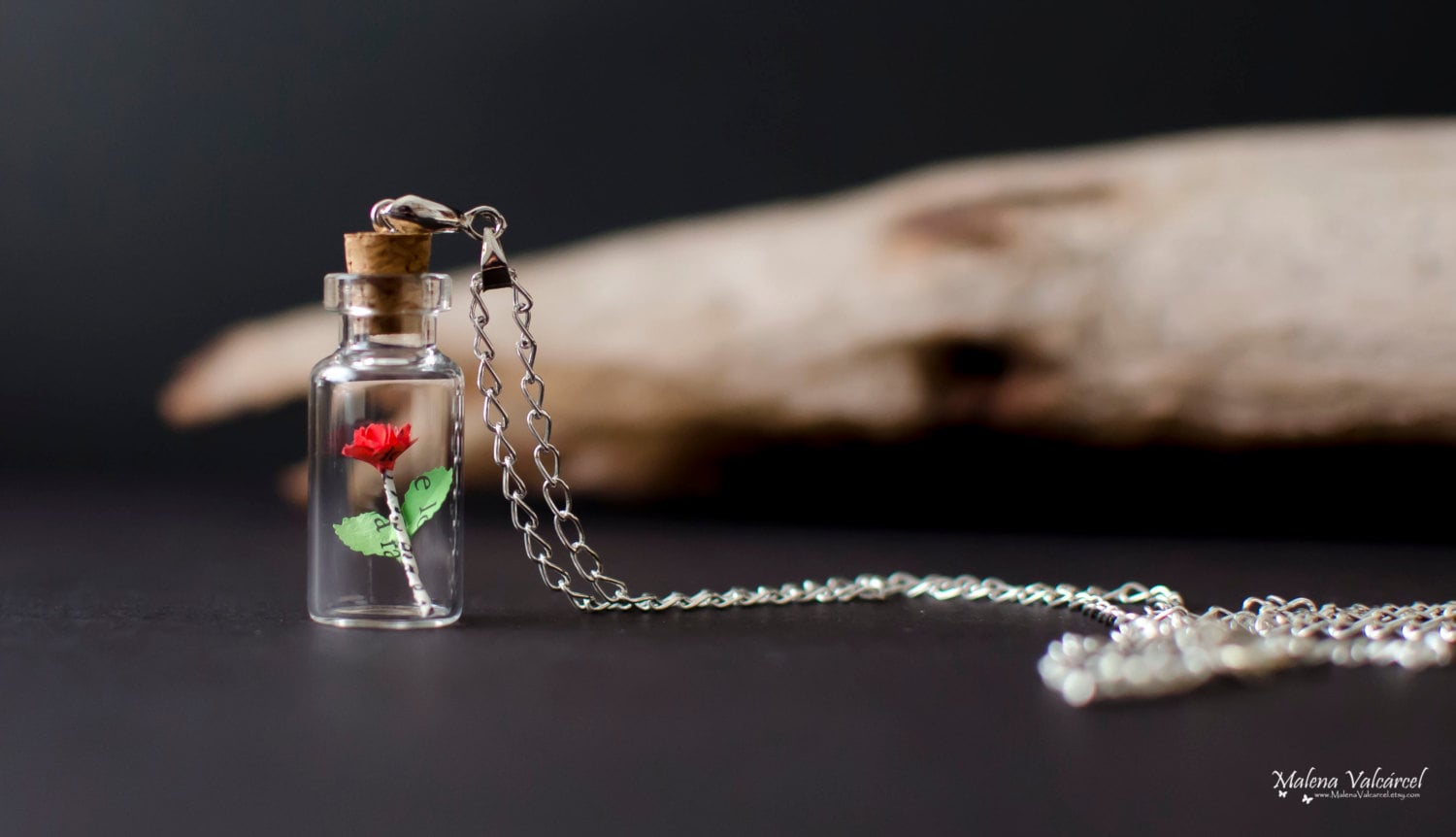 Kleine Papier Rose in Einer Flasche Halskette - Fläschchen Anhänger Handgemachtes Geschenk von MalenaValcarcel