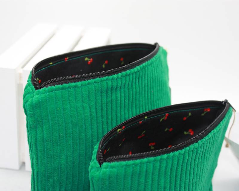 Schminktasche, Kosmetiktasche, Kulturtasche Cord Grün in Zwei Größen von Malewen