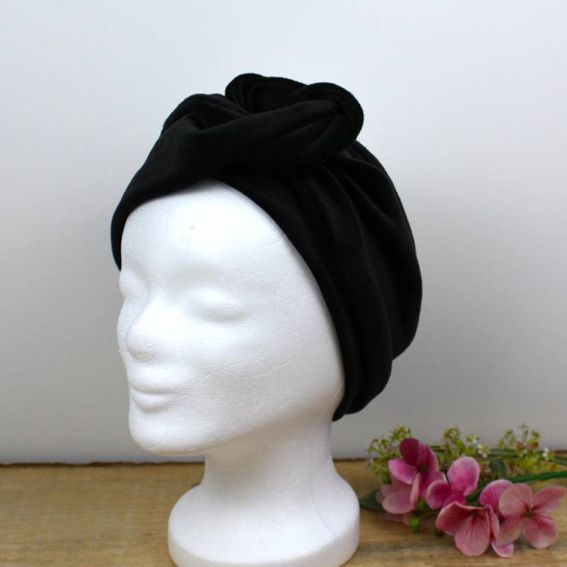 Weiches Haarband Aus Schwarzem Samt Zum Selberbinden, Schön Warm Und Somit Perfekt Für Den Winter von Malewen