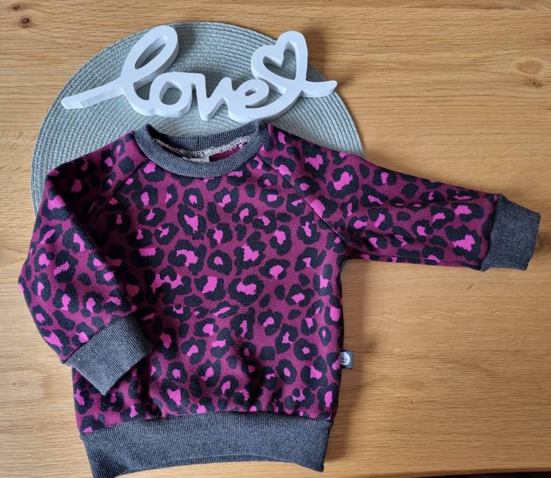 Pullover Baby Kinder Sweater Leo Leoprint Handmade Größe 80 von MaliSyhandmade