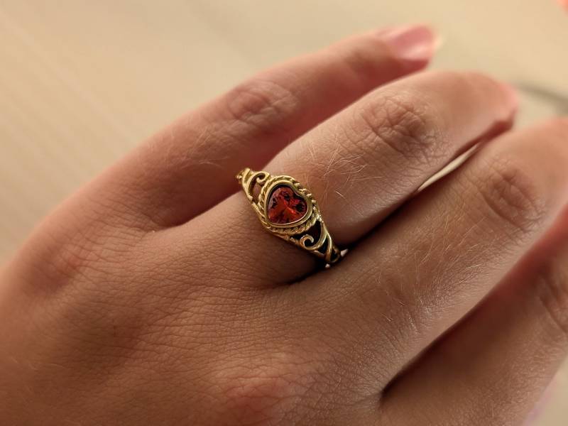 Herz Ring Gold Naturstein Rot Herzform Boho Vintage Style Wasserfest Edelstahl 14K Nickelfrei Geschenk Für Sie von MaliaJewelryDE