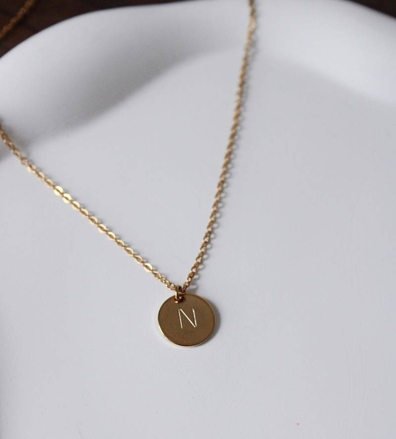 Kette Mit Gravur, Personalisierte Buchstabe, Anhänger, Gravierte Aus Edelstahl, Geschenk Idee von MaliaJewelryDE