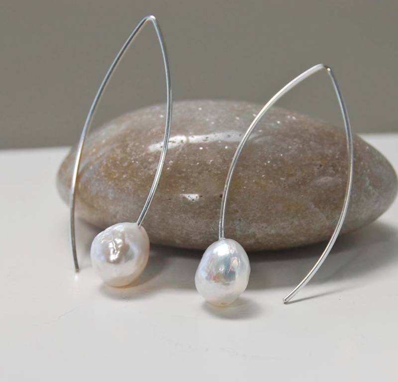 Elegante Moderne Barock Perlen Ohrringe Mit Weißen Edison von MalibuJewel