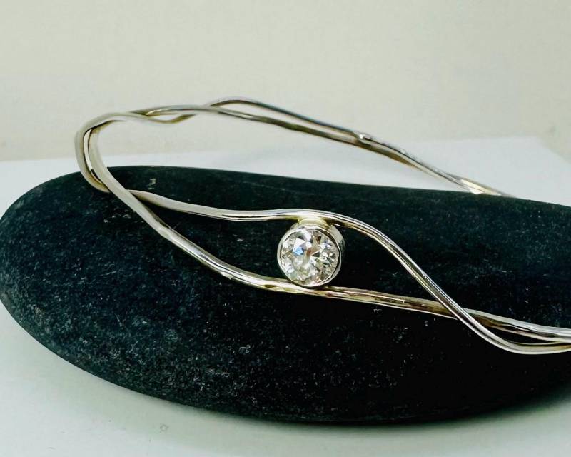 Gedrehter Armreif | Stapelarmband Zart von MalibuJewel