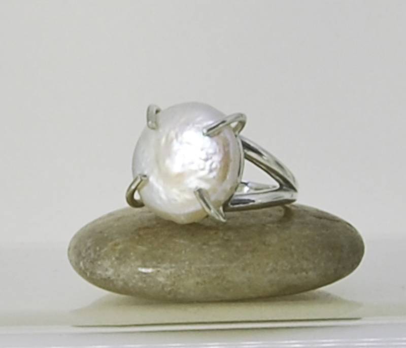 Großer Münz-Perlen-Ring Sterling Silber Krappenfassung von MalibuJewel