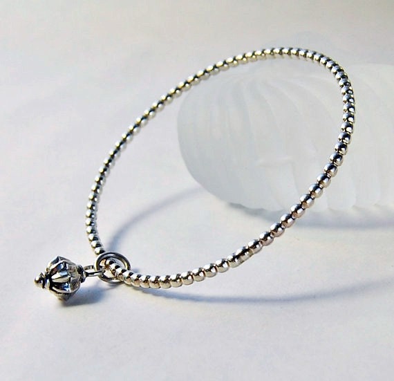 Handgemachter Sterling Silber Armreif Mit Charm | Stapelarmband 925 von MalibuJewel