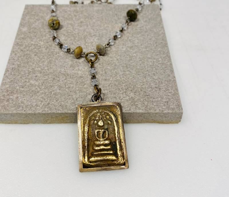 Lange Boho Perlen Buddha Halskette | Draht Gewickelt Kristall Und Edelstein Kette von MalibuJewel