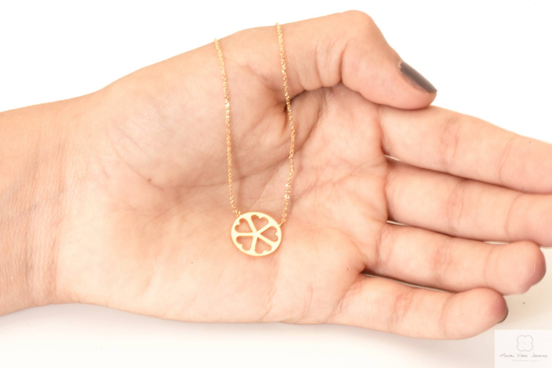 14K Gold Circle Halskette Fünf Herz Ausschnitte, Zierlicher Anhänger 14K Gold Circle Halskette Fünf Herz Ausschnitte, Zierlicher Anhänger von MalibuVibesJewelry