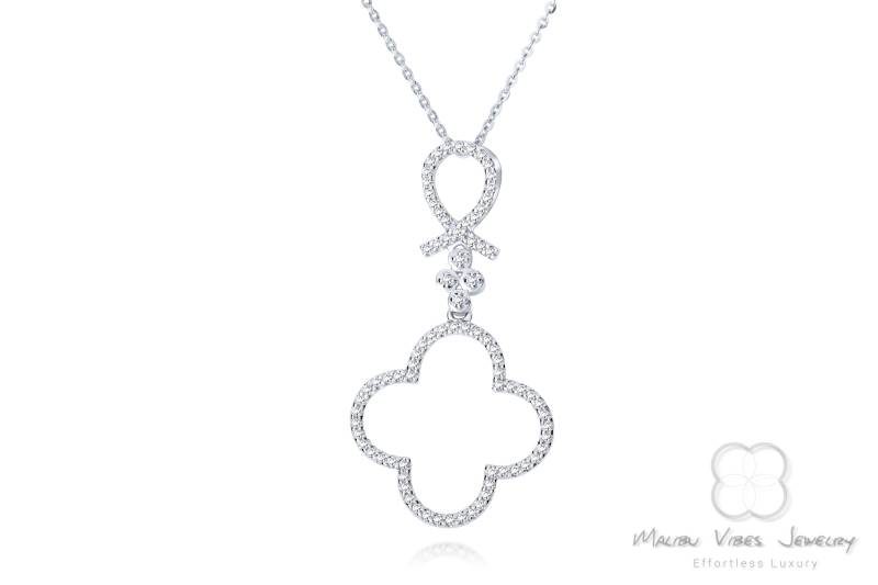 Zierliche 14K Weißgold Diamant Vier Blatt Klee Halskette Zierliche 14K Weißgold Diamant Vier Blatt Klee Halskette von MalibuVibesJewelry
