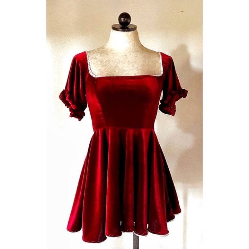Das Gemma Samtkleid Stretch Fit Mit Gerafften Ärmeln von MaliciousDesignsLA