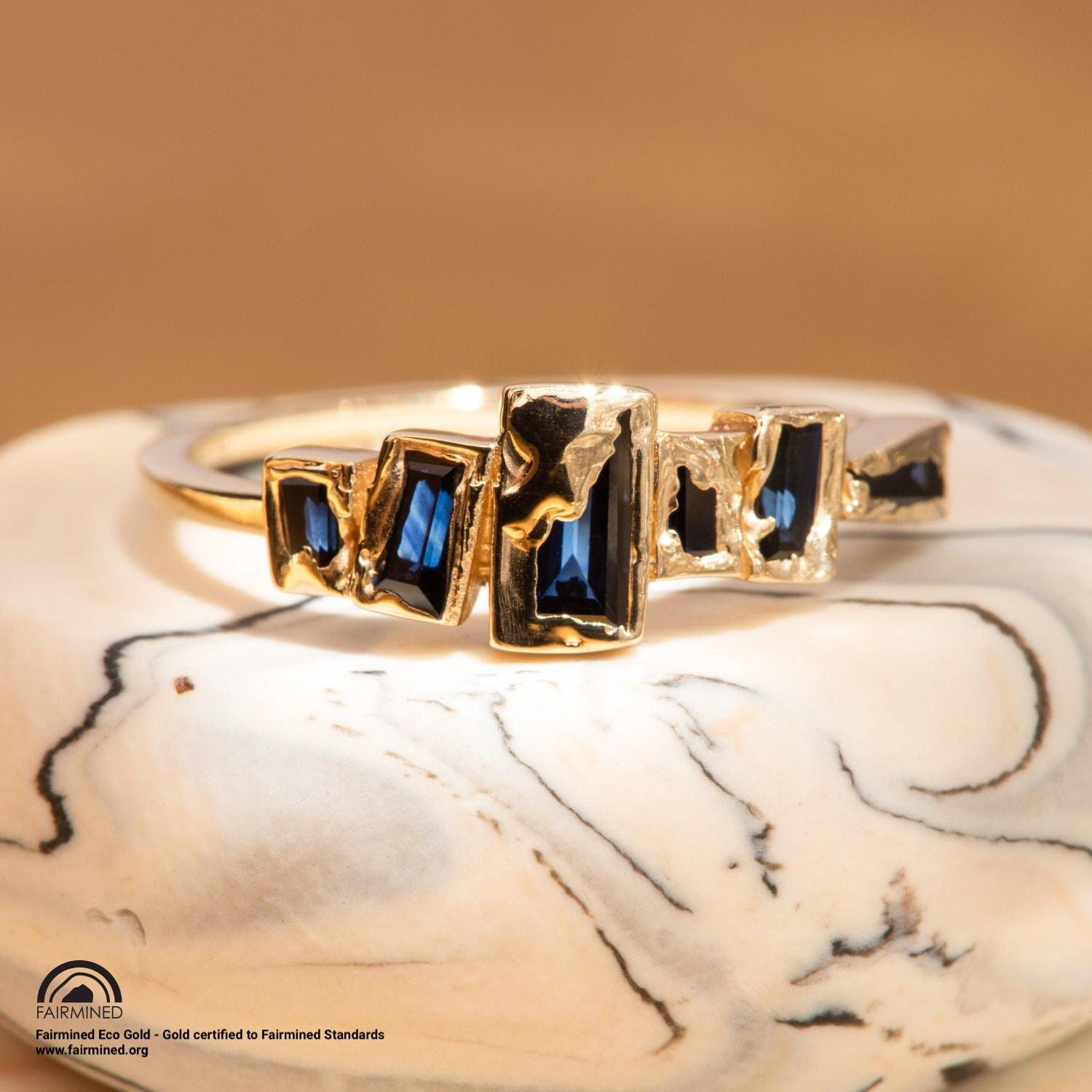 Hieroglyphenring in Fairmined-Zertifiziertem Gold von MalleableJewellers