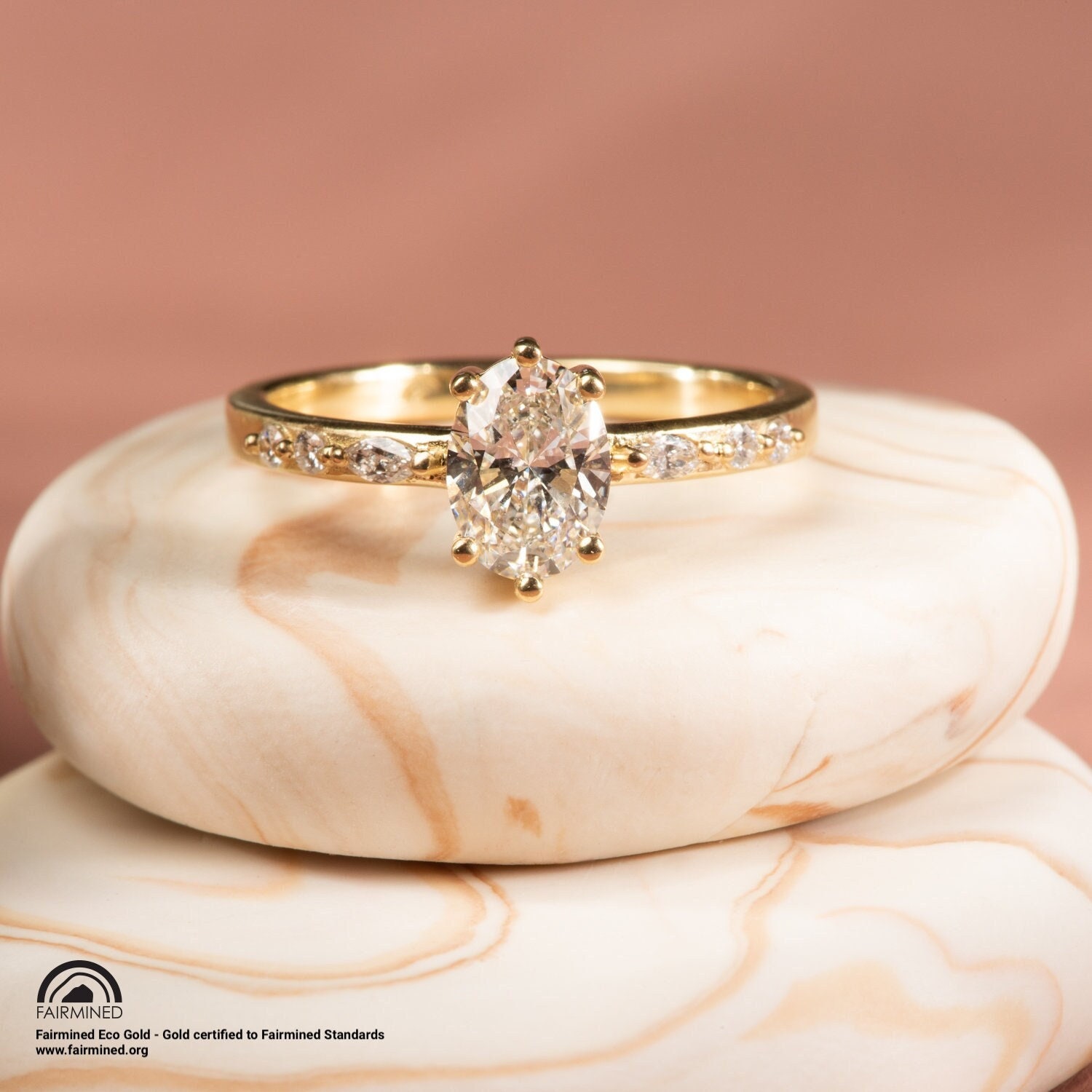 Silk & Diamonds Ring Aus Fairmined Zertifiziertem Gold von MalleableJewellers