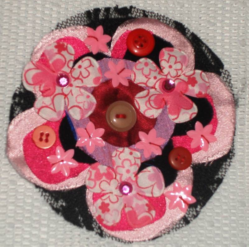 Ooak Stoff Brosche "Glam Barbie" Ooak Stoff Brosche "Glam Barbie" von MalloryGalleryArts