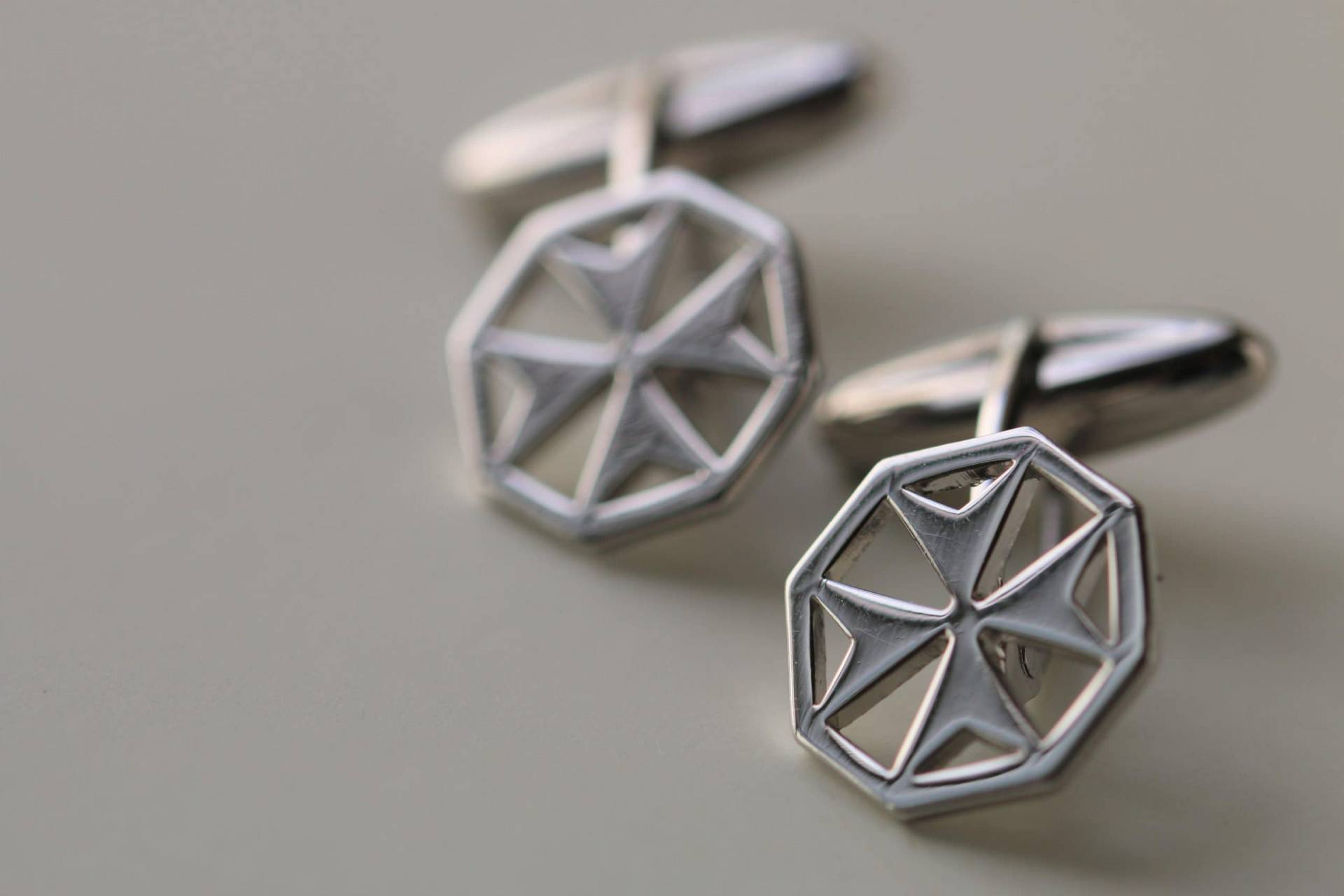 Silber 925 Manschettenknöpfe Malteser Kreuz Hexagon Form Schlicht Fass Stil von Maltagifts