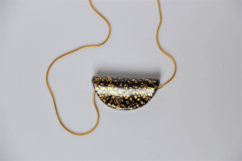 Halbrunde Halskette Schwarz & Gold von MaluArtsandCrafts