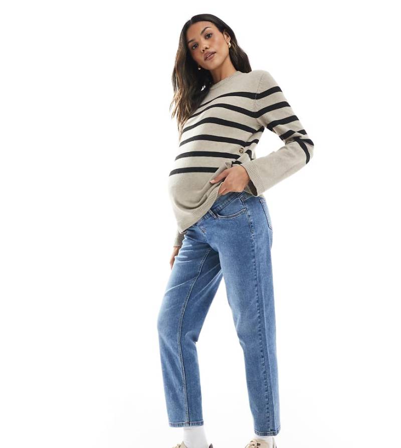 Mama. licious Maternity - Gerade geschnittene Jeans in mittelblauer Waschung mit Überbauchbund von Mama.licious