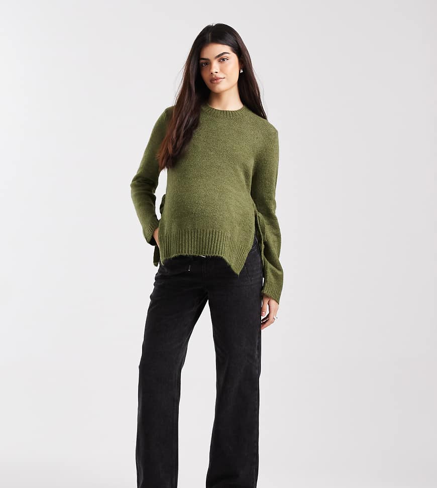 Mama. licious Maternity - Jeans in schwarzer Waschung mit verstellbarem Unterbauchbund und weitem Bein von Mama.licious