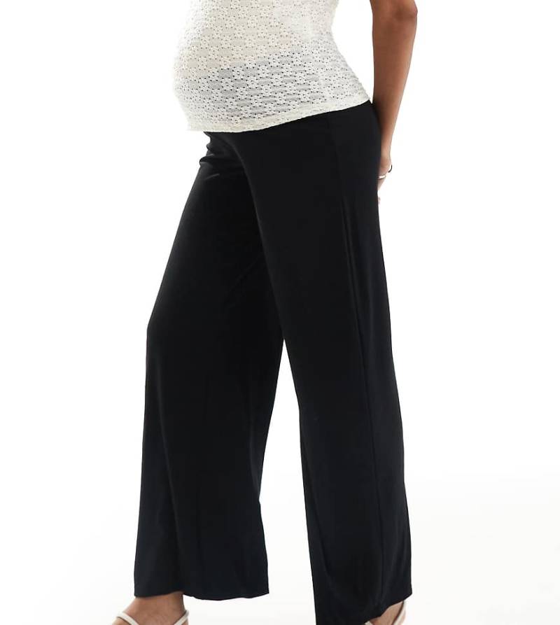 Mamalicious - Elastische Hose in Schwarz mit gesmoktem Unterbauch-Bund und weitem Bein von Mama.licious