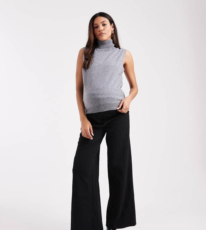 Mamalicious Maternity - Elegante Umstandshose mit weitem Bein in Schwarz und Grau mit Nadelstreifen Mamalicious Maternity - Elegante Umstandshose mit weitem Bein in Schwarz und Grau mit Nadelstreifen von Mama.licious