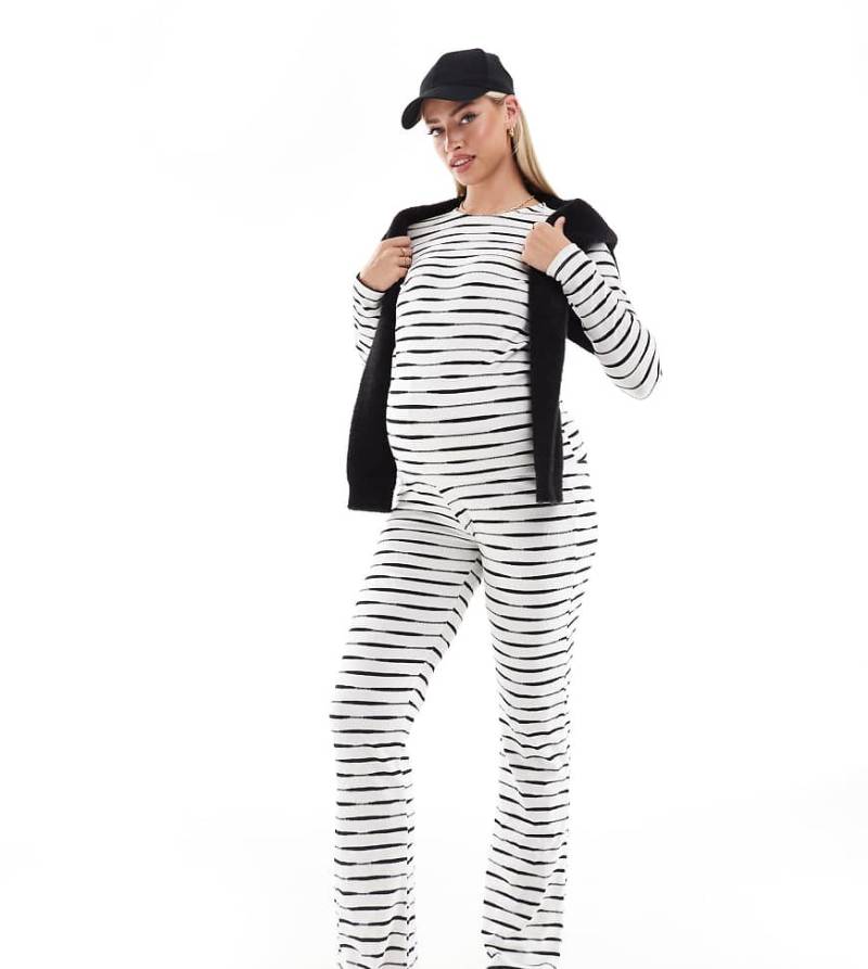 Mamalicious Maternity - Gerippte, ausgestellte Jerseyhose mit Spacedye in Schwarz-Weiß, Kombiteil von Mama.licious