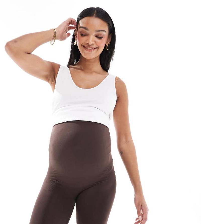 Mamalicious Maternity - Nahtlose Shorts in Schokobraun, Umstandsmode von Mama.licious