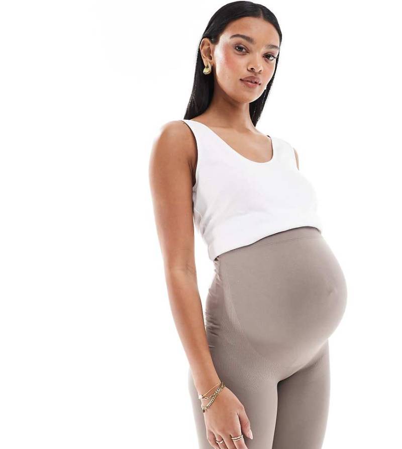 Mamalicious Maternity - Nahtlose Shorts in Taupe, Umstandsmode-Neutral von Mama.licious