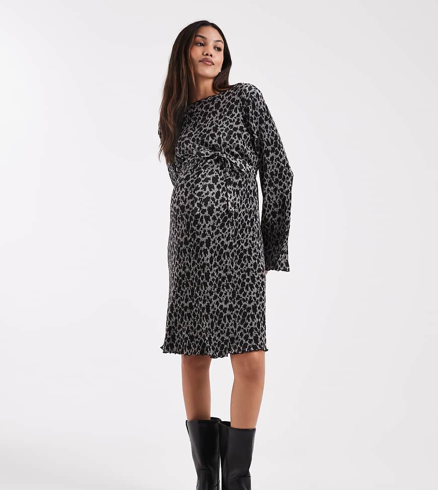Mamalicious Maternity - Plissee-Minikleid in Grau mit Bindegürtel und Leopardenmuster-Schwarz von Mama.licious