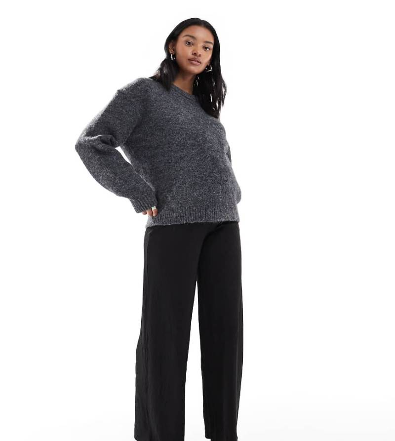 Mamalicious - Weit geschnittene Jersey-Hose in Schwarz mit Bindegürtel von Mama.licious