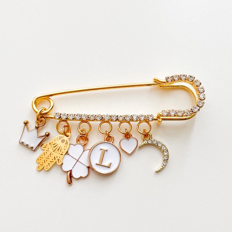 strassnadel Mit 5-6 Charms, Kinderwagen Pin, Baby Brosche, Mädchen, Junge, Zur Geburt, Anstecknadel, Personalisiertes Geschenk von MamaDoBlessings