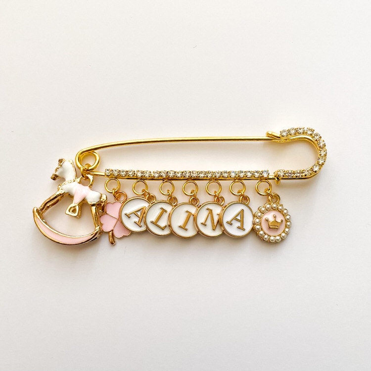 strassnadel Mit 8 Charms, Kinderwagen Pin, Baby Brosche, Mädchen, Junge, Zur Geburt, Anstecknadel, Personalisiertes Geschenk von MamaDoBlessings