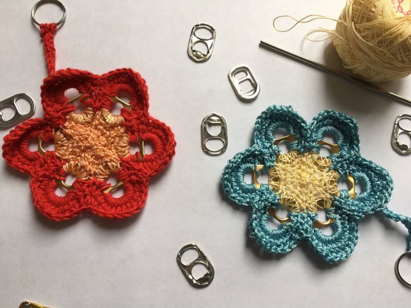 Recycled Pull Lasche Blumen Schlüsselanhänger, Taschenanhänger Recycled Pull Lasche Blumen Schlüsselanhänger, Taschenanhänger von MamaMayDew