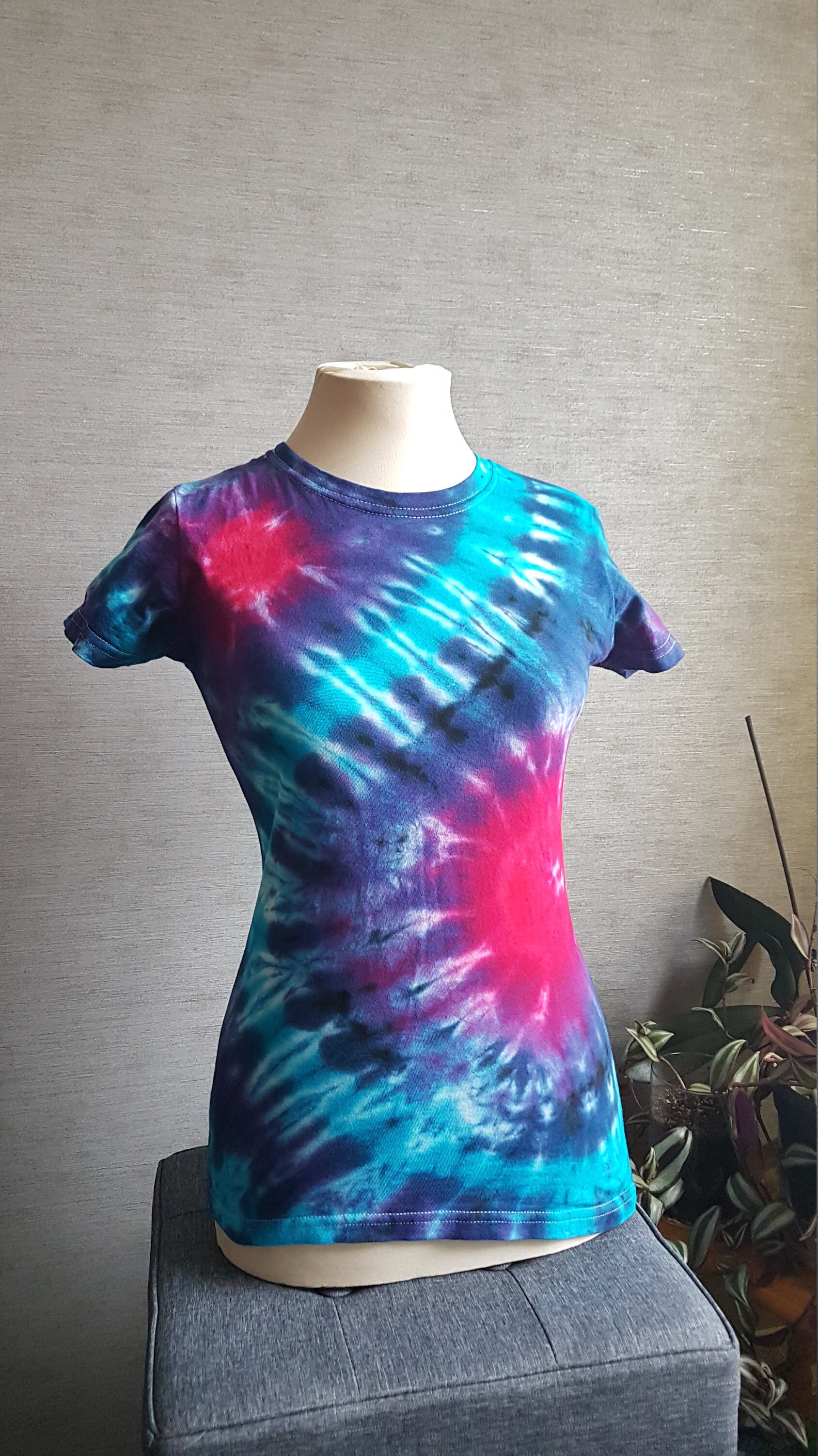 xs Tie Dye Damen T-Shirt, Fitted Größe Tye Shirt, Pink & Blau Shirt xs Tie Dye Damen T-Shirt, Fitted Größe Tye Shirt, Pink & Blau Shirt von MamaPcreative