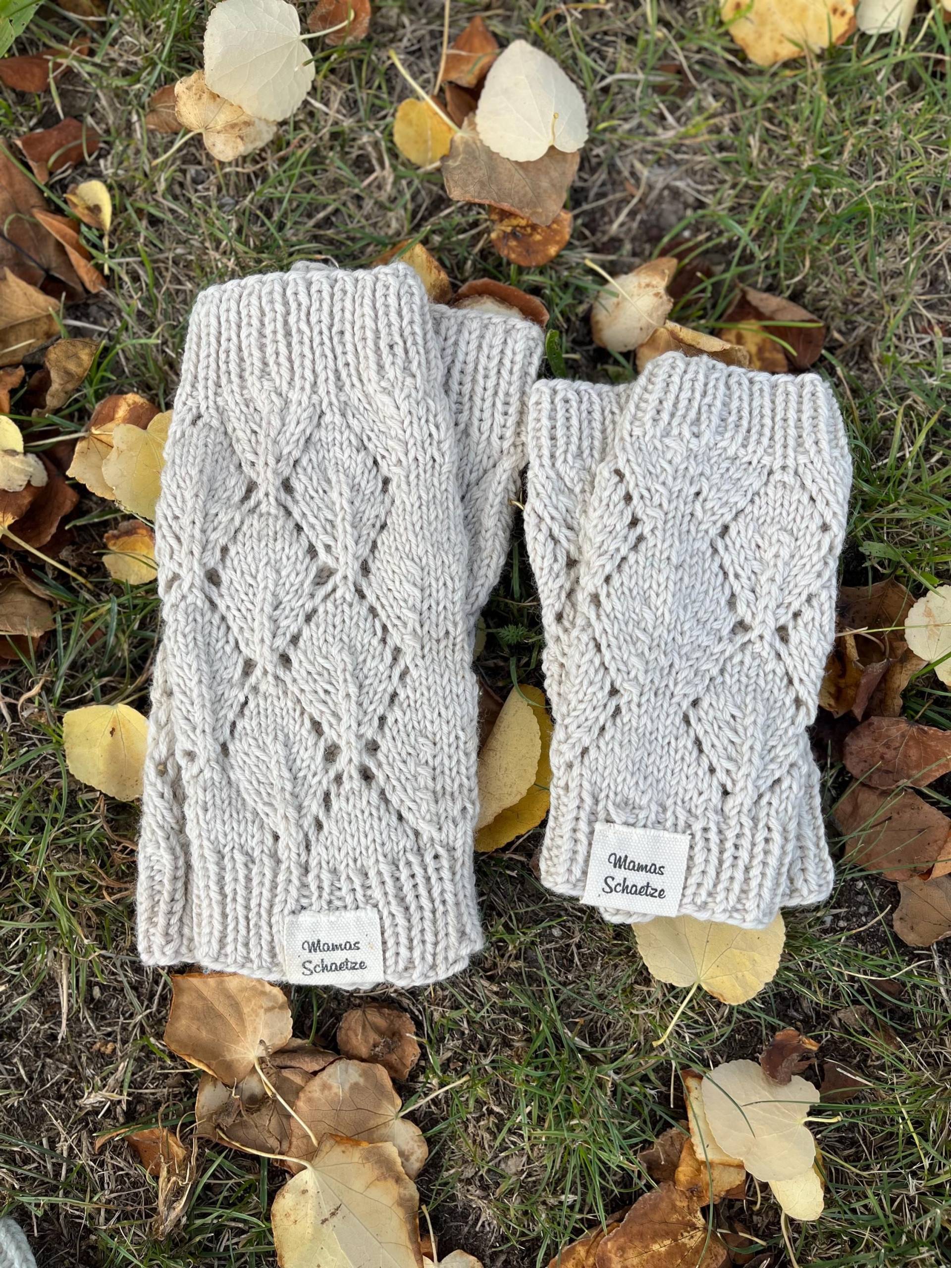 Beinstulpen Gestrickt Babystulpen Kinder Beinwärmer Wadenwärmer Größe 0-2J, 2-5J, 6-10 Jahre Handgestrickt Mit Blätter Premium Sockenwolle Beinstulpen Gestrickt Babystulpen Kinder Beinwärmer Wadenwärmer Größe 0-2J, 2-5J, 6-10 Jahre Handgestrickt Mit Blätter Premium Sockenwolle von MamaSchaetze