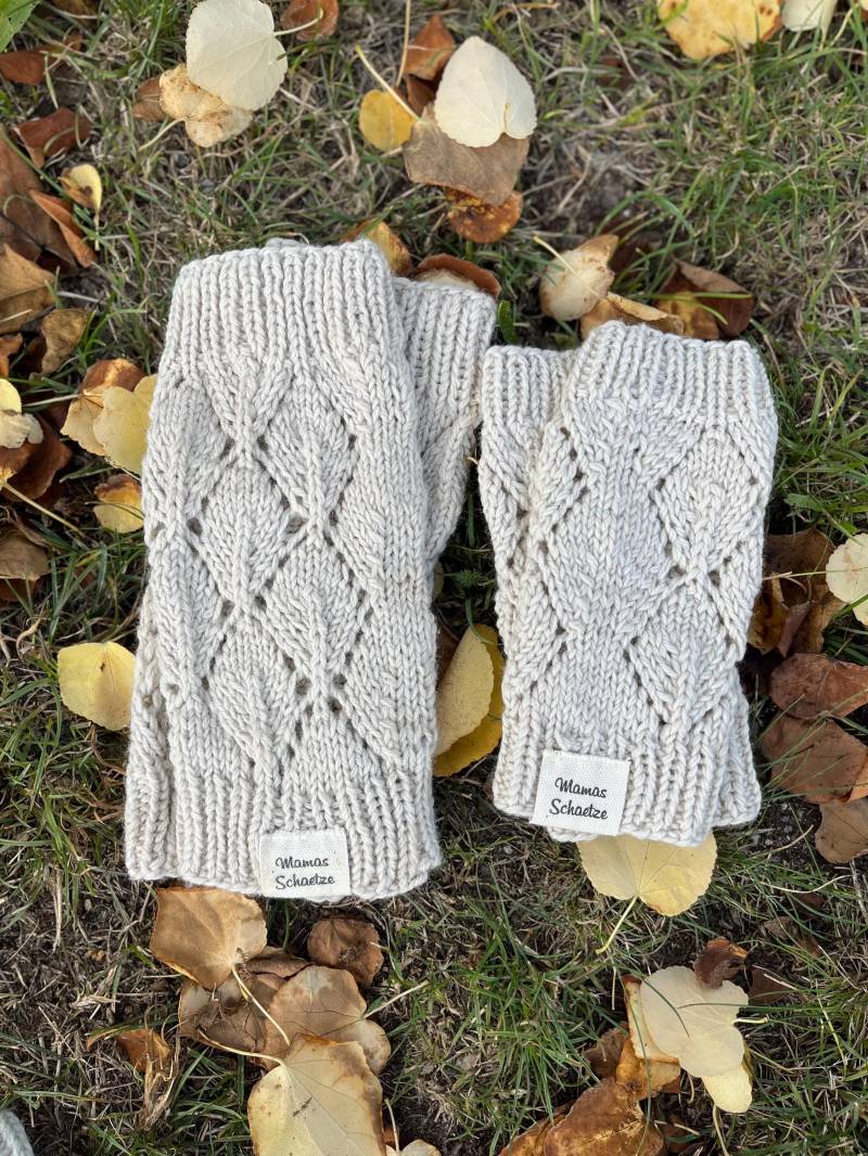 Beinstulpen Gestrickt Babystulpen Kinder Beinwärmer Wadenwärmer Größe 0-2J, 2-5J, 6-10 Jahre Handgestrickt Mit Blätter Premium Sockenwolle Beinstulpen Gestrickt Babystulpen Kinder Beinwärmer Wadenwärmer Größe 0-2J, 2-5J, 6-10 Jahre Handgestrickt Mit Blätter Premium Sockenwolle von MamaSchaetze